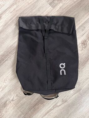 NWOT On Running Ambassador Pack Lightweight Black Roll-Top Backpack gym travel